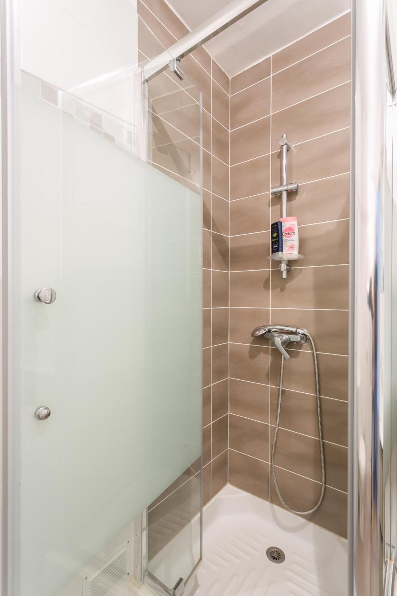Residence Hotel Les Josephines Rueil-Malmaison Luaran gambar